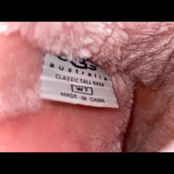 UGG Classic Short Boots - Picture 8 of 9